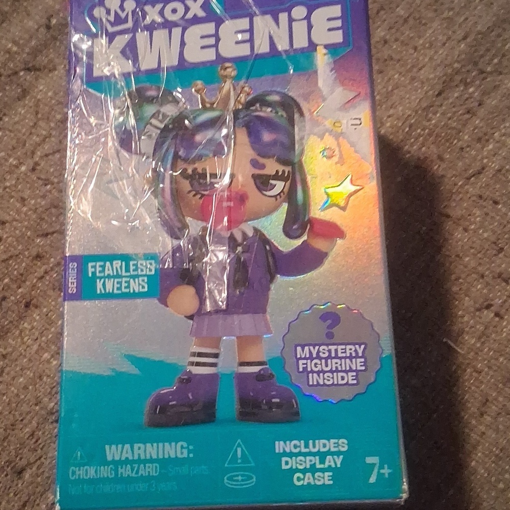 XOX KWEENIE Fearless Kweens Mystery Figurine - New (Box Damaged)